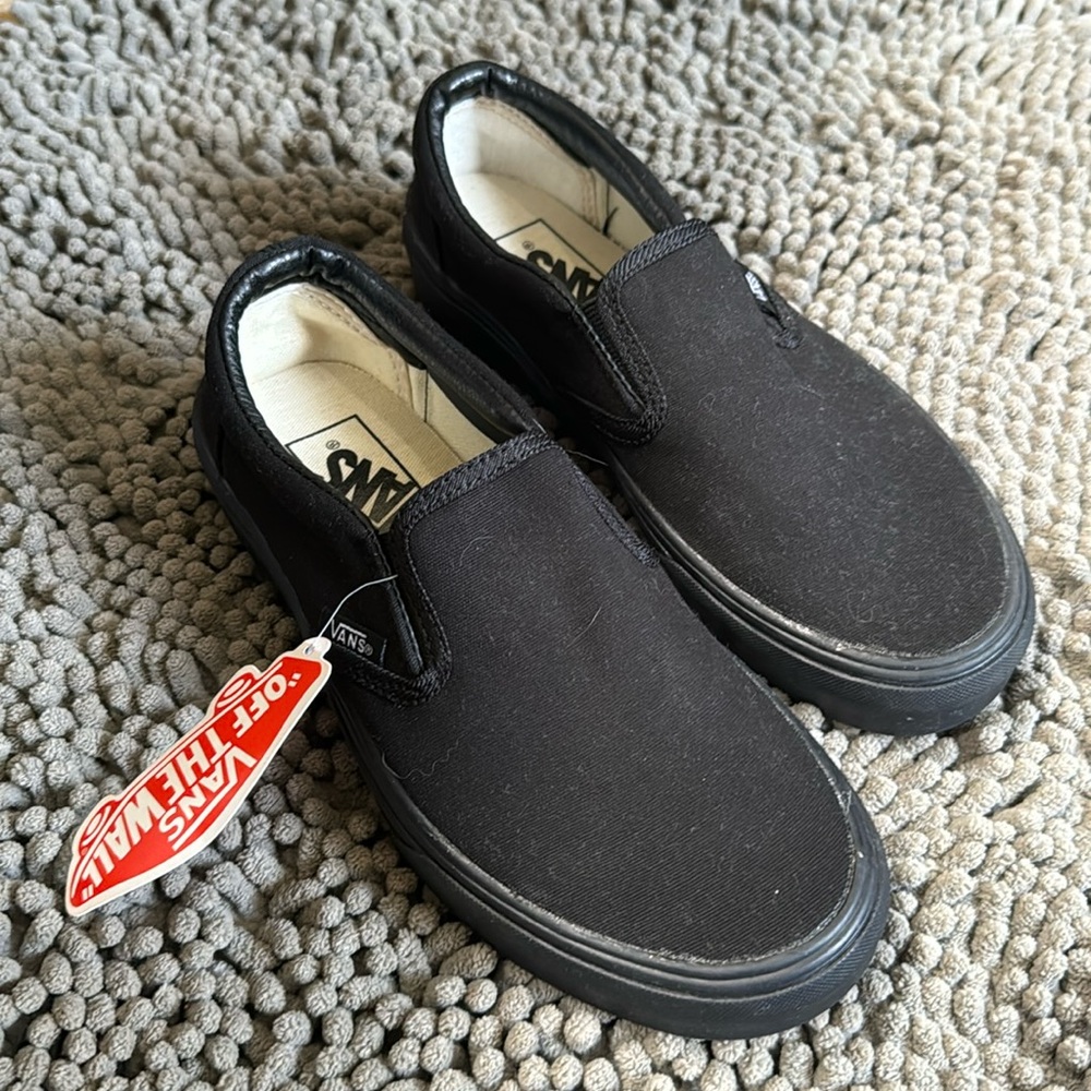NWT Vans - Women’s 6 Men’s 4.5